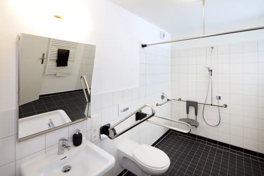 Altbau-Bad in Berlin vor dem seniorengerechten Umbau